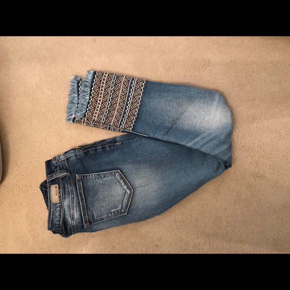 Miss Me Embroidered Jeans - Picture 2 of 6